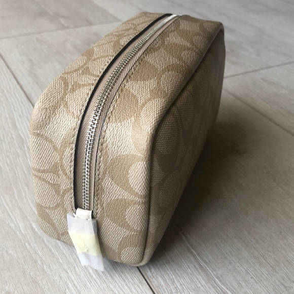 NWT Disney X Coach Once Upon A Time Cosmetic Case - Picture 3 of 8